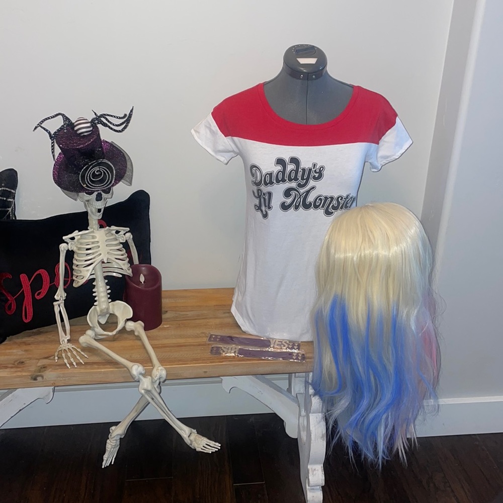 Harley Quinn Wig, T-Shirt, & Bracelets🎃